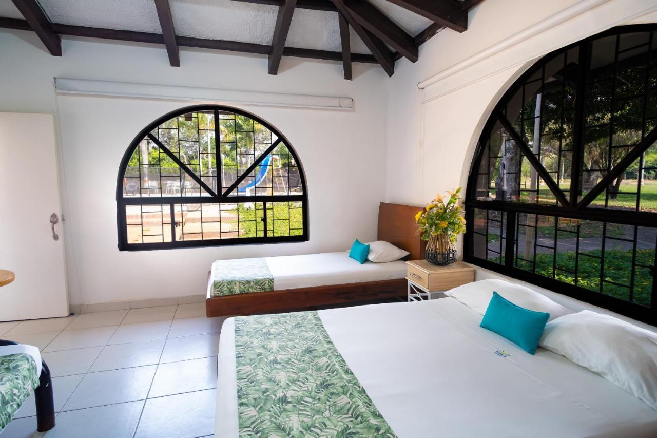 Playa Hawai Ibague Hotel Bagian luar foto